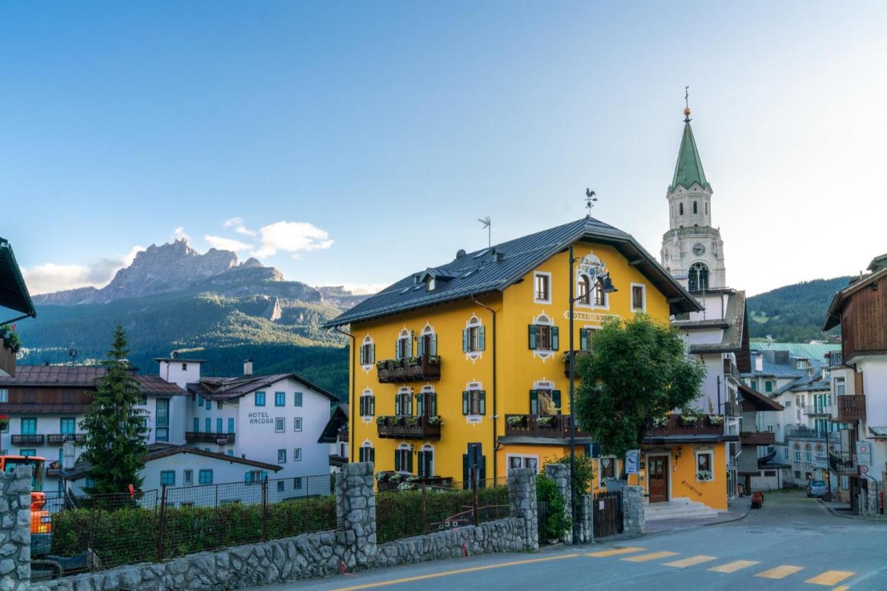 Ambra Cortina Luxury&Fashion Hotel Кортина-д'Ампеццо Экстерьер фото